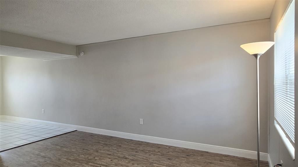 For Sale: $144,900 (2 beds, 1 baths, 900 Square Feet)