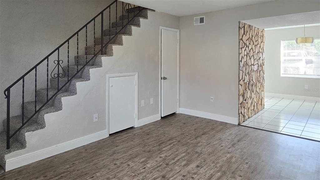 For Sale: $144,900 (2 beds, 1 baths, 900 Square Feet)