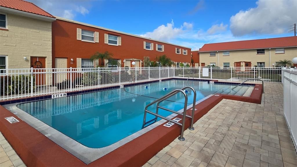 For Sale: $144,900 (2 beds, 1 baths, 900 Square Feet)