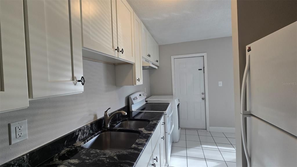 For Sale: $144,900 (2 beds, 1 baths, 900 Square Feet)