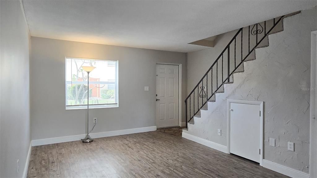 For Sale: $144,900 (2 beds, 1 baths, 900 Square Feet)