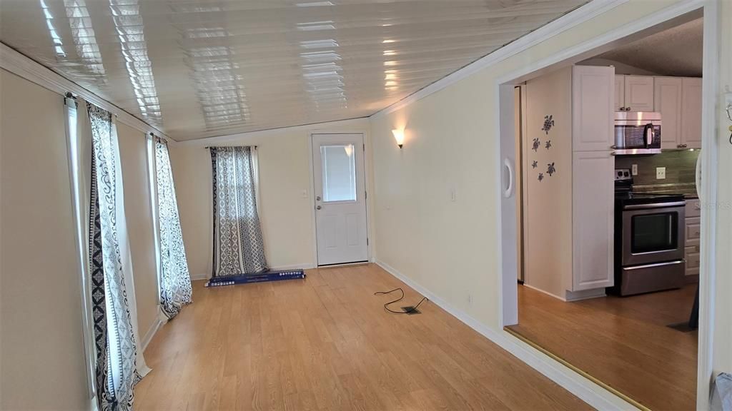 出租: $1,200 (2 贝兹, 2 浴室, 818 平方英尺)