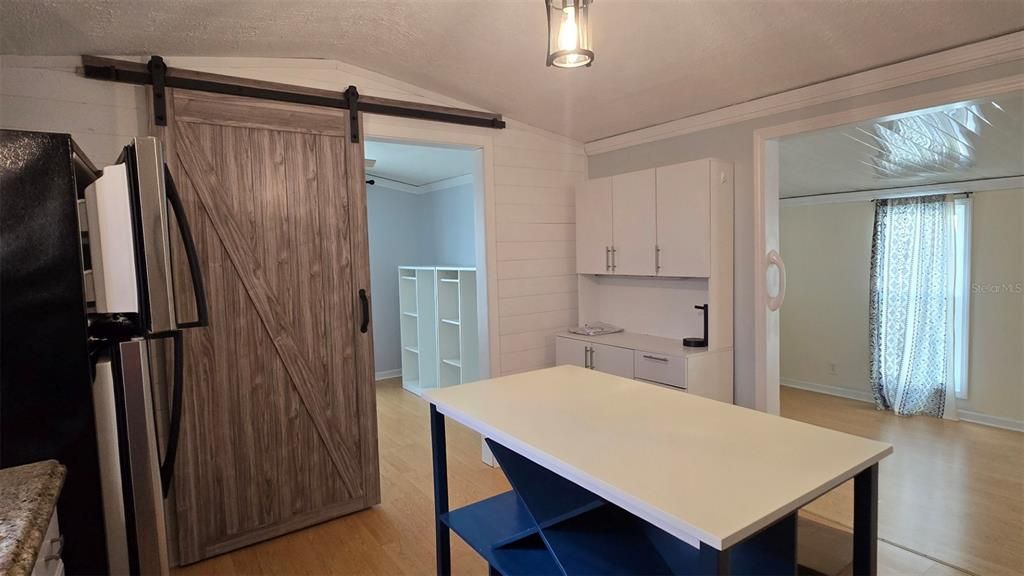 出租: $1,200 (2 贝兹, 2 浴室, 818 平方英尺)