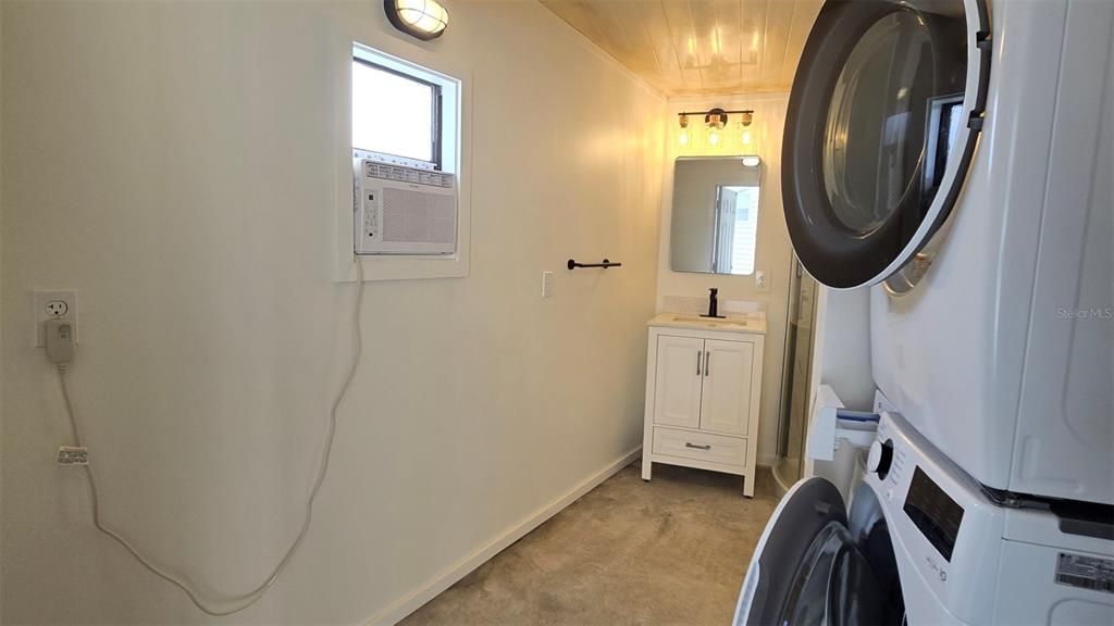 出租: $1,200 (2 贝兹, 2 浴室, 818 平方英尺)