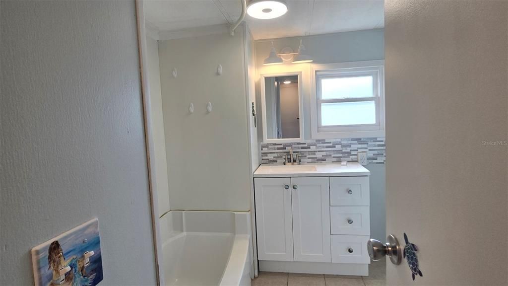 出租: $1,200 (2 贝兹, 2 浴室, 818 平方英尺)