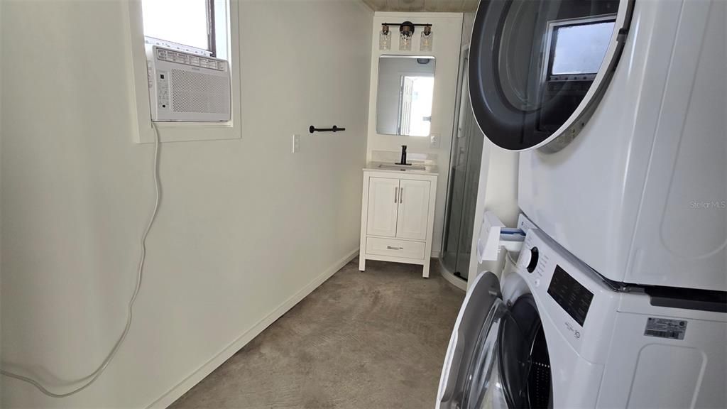 出租: $1,200 (2 贝兹, 2 浴室, 818 平方英尺)