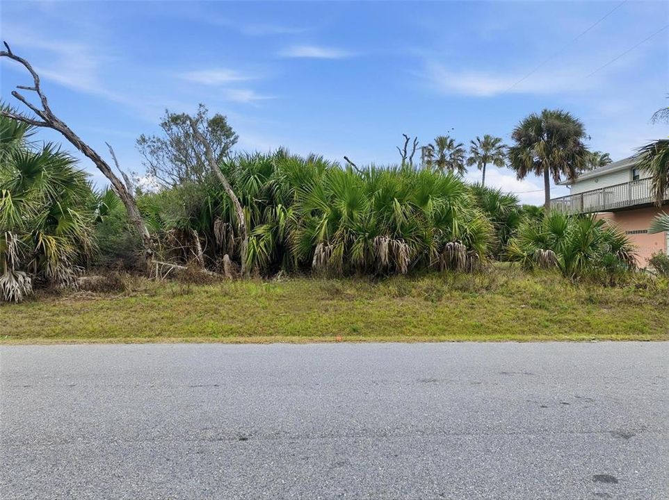 На продажу: $195,000 (0.18 acres)