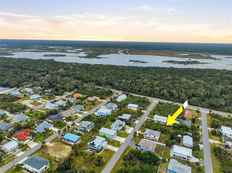 На продажу: $195,000 (0.18 acres)