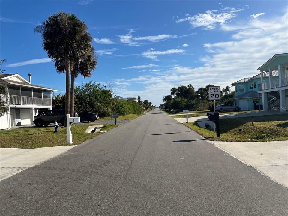 待售: $200,000 (0.18 acres)