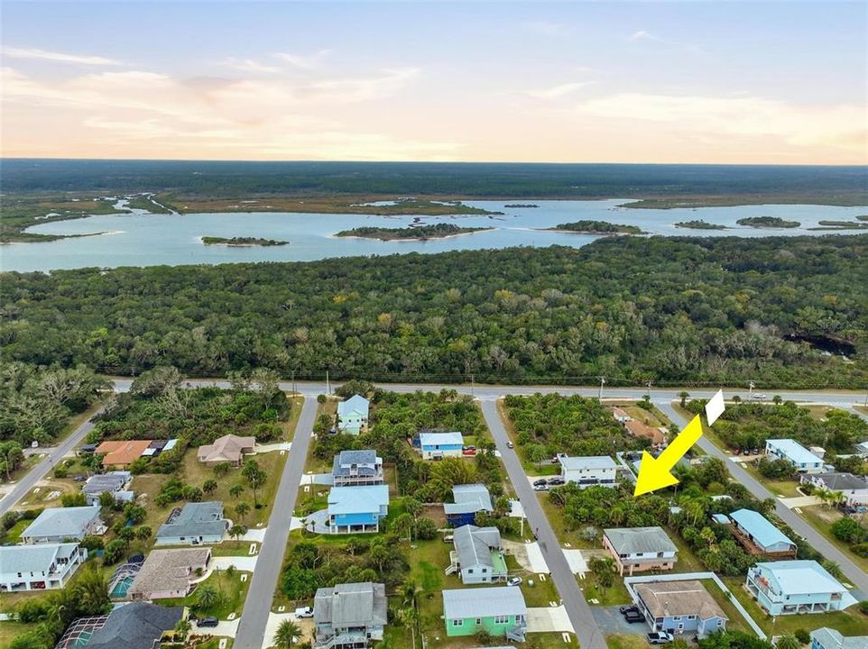 На продажу: $195,000 (0.18 acres)