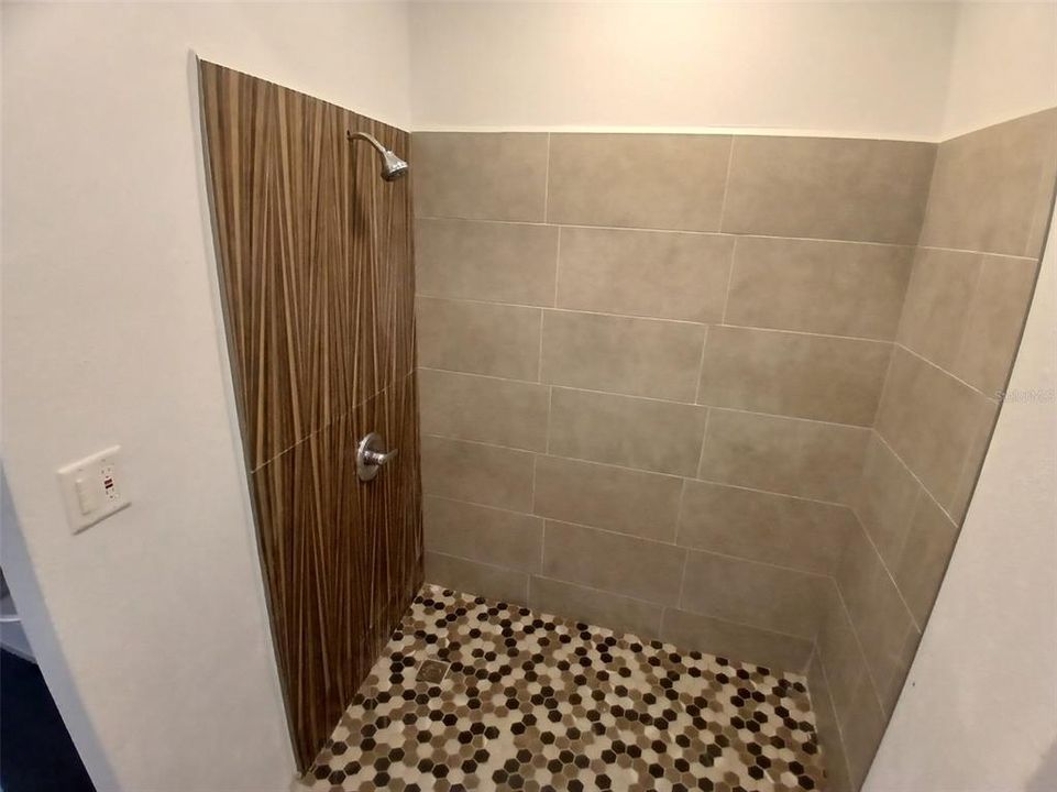 На продажу: $650,000 (8 спален, 0 ванн, 3000 Квадратных фут)