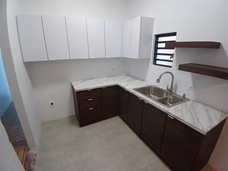 На продажу: $650,000 (8 спален, 0 ванн, 3000 Квадратных фут)