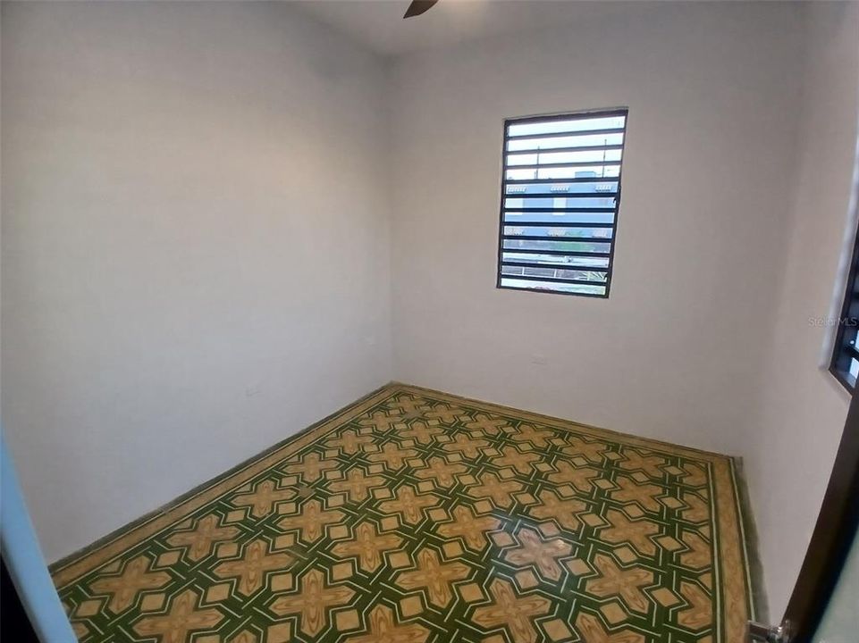 На продажу: $650,000 (8 спален, 0 ванн, 3000 Квадратных фут)