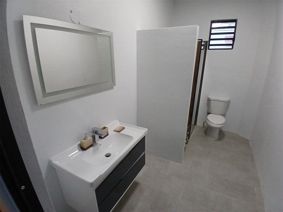 На продажу: $650,000 (8 спален, 0 ванн, 3000 Квадратных фут)