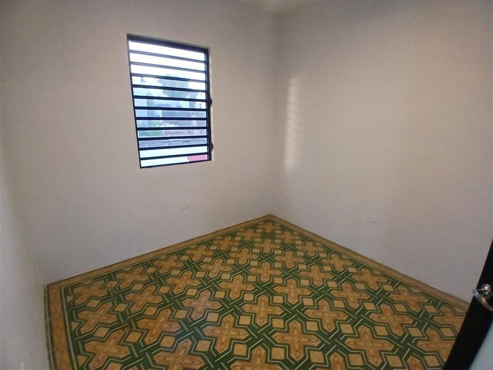 На продажу: $650,000 (8 спален, 0 ванн, 3000 Квадратных фут)