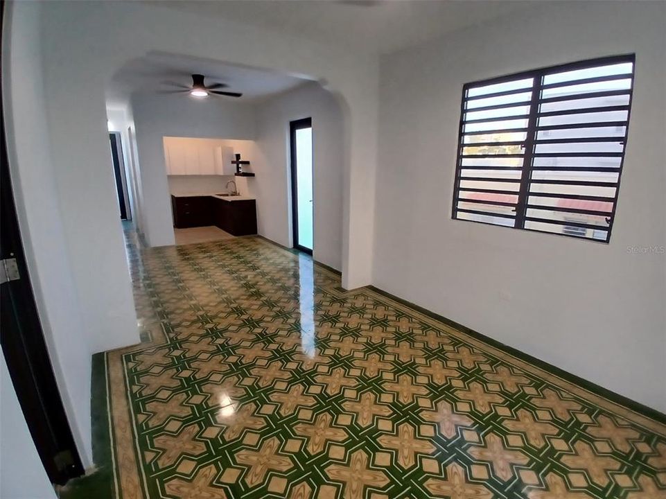 На продажу: $650,000 (8 спален, 0 ванн, 3000 Квадратных фут)