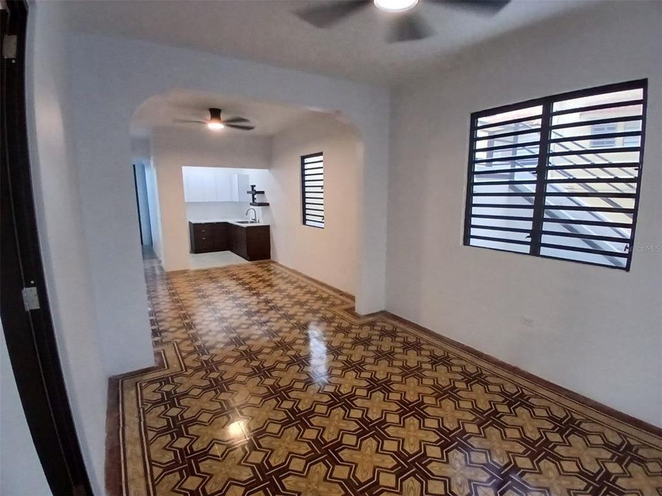 На продажу: $650,000 (8 спален, 0 ванн, 3000 Квадратных фут)