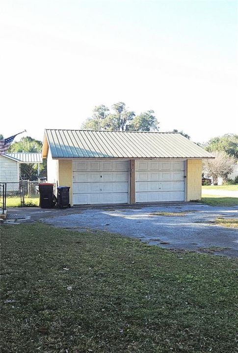 For Sale: $165,000 (2 beds, 1 baths, 1277 Square Feet)