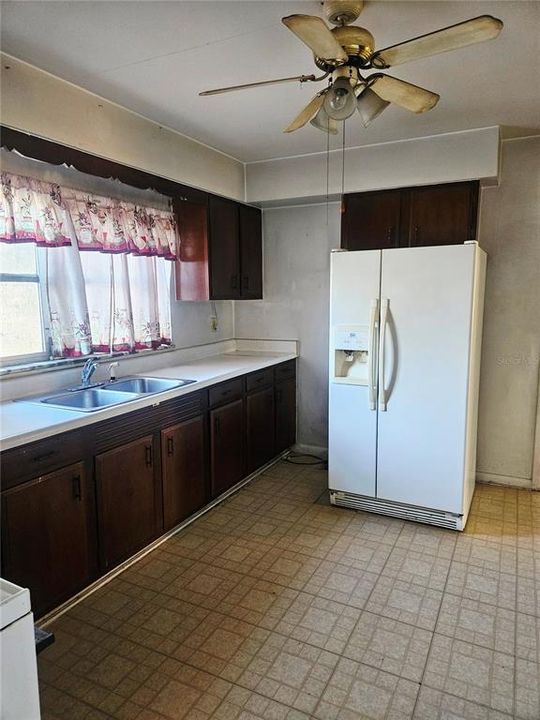 For Sale: $165,000 (2 beds, 1 baths, 1277 Square Feet)