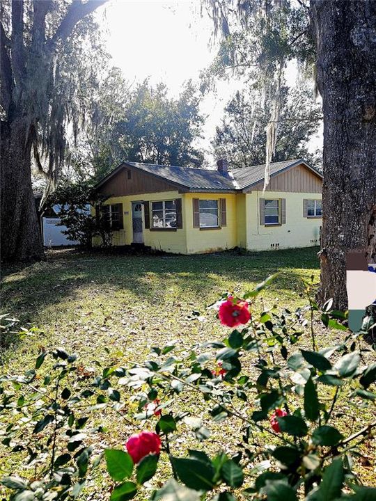 For Sale: $165,000 (2 beds, 1 baths, 1277 Square Feet)