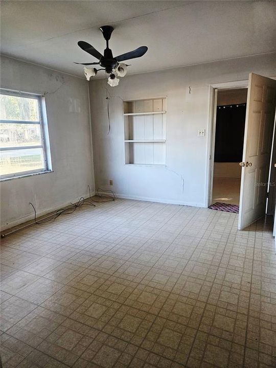 For Sale: $165,000 (2 beds, 1 baths, 1277 Square Feet)