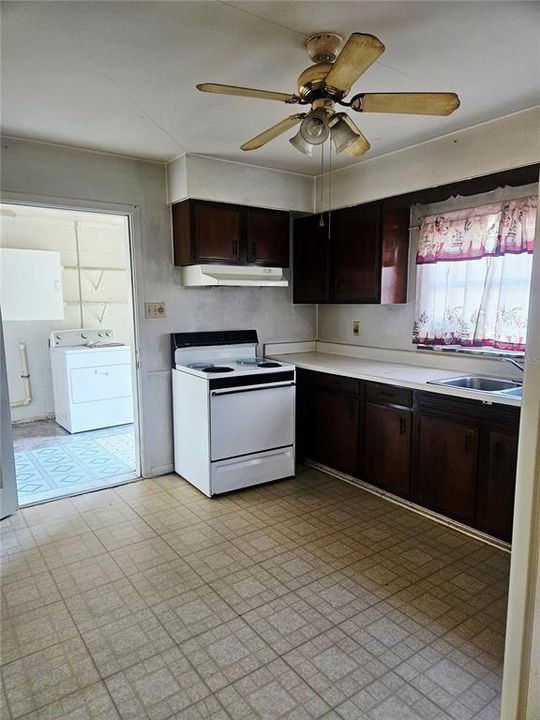 For Sale: $165,000 (2 beds, 1 baths, 1277 Square Feet)