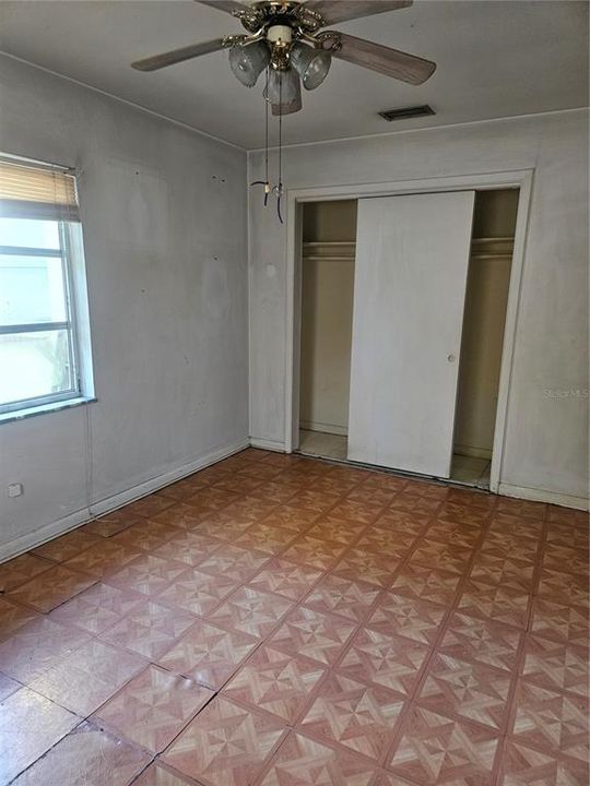 For Sale: $165,000 (2 beds, 1 baths, 1277 Square Feet)