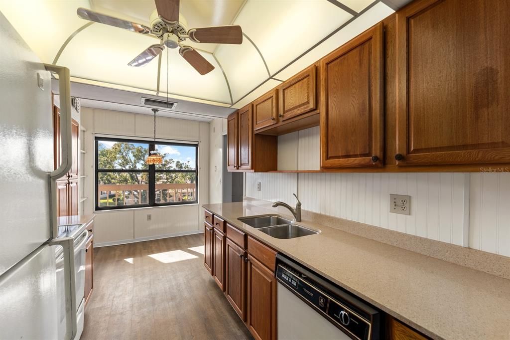 На продажу: $144,999 (2 спален, 2 ванн, 1001 Квадратных фут)