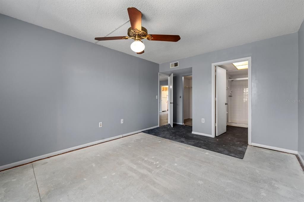 На продажу: $144,999 (2 спален, 2 ванн, 1001 Квадратных фут)