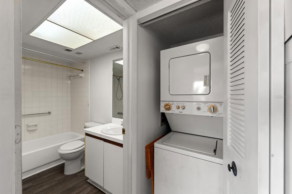 На продажу: $144,999 (2 спален, 2 ванн, 1001 Квадратных фут)