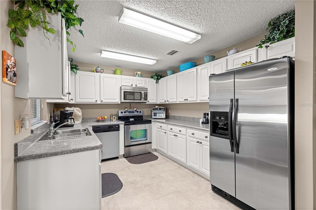 For Sale: $179,950 (2 beds, 2 baths, 1249 Square Feet)