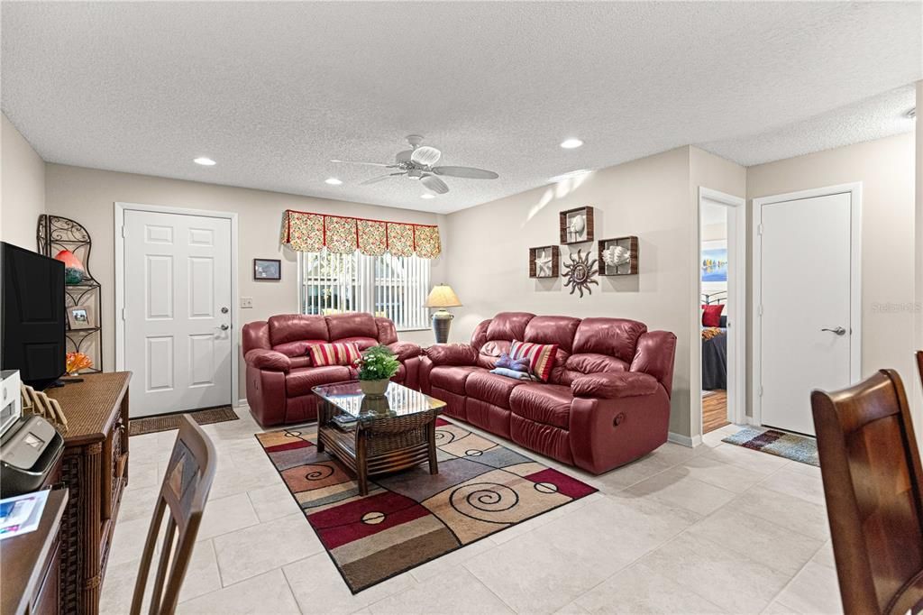 For Sale: $179,950 (2 beds, 2 baths, 1249 Square Feet)