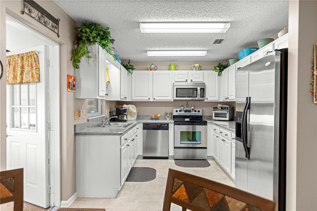 For Sale: $179,950 (2 beds, 2 baths, 1249 Square Feet)