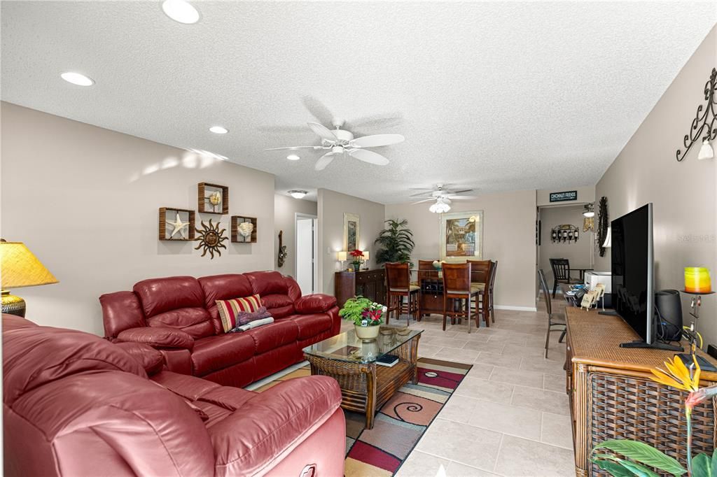 For Sale: $179,950 (2 beds, 2 baths, 1249 Square Feet)