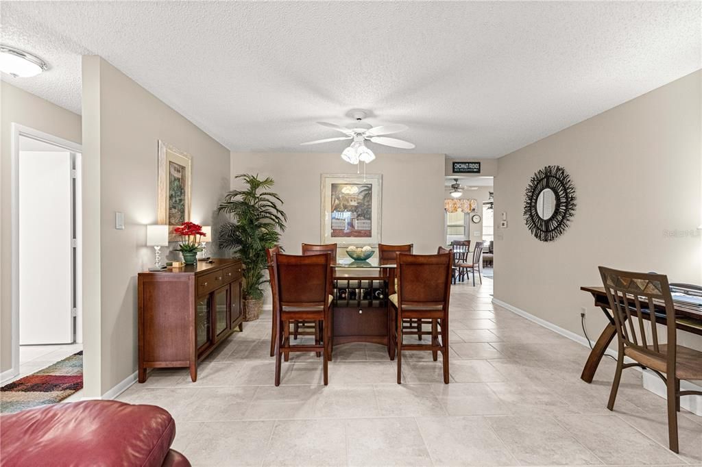 For Sale: $179,950 (2 beds, 2 baths, 1249 Square Feet)