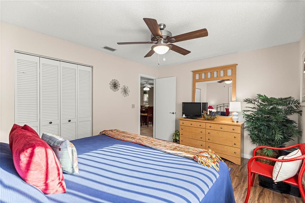 For Sale: $179,950 (2 beds, 2 baths, 1249 Square Feet)