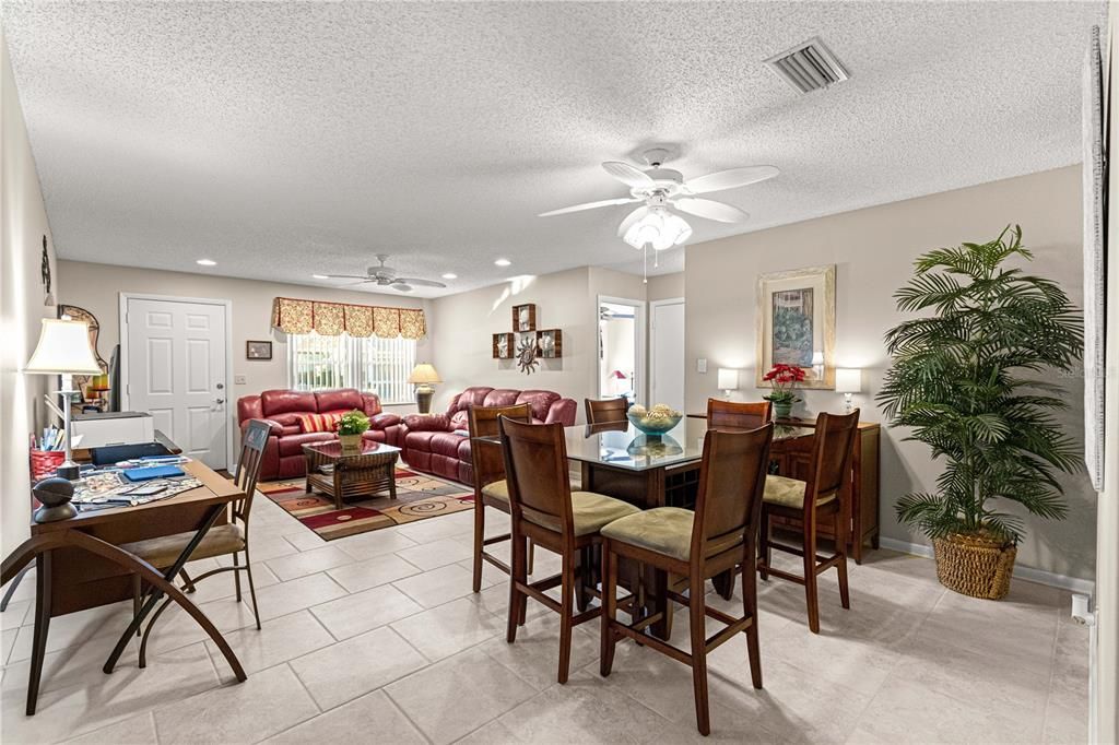 For Sale: $179,950 (2 beds, 2 baths, 1249 Square Feet)