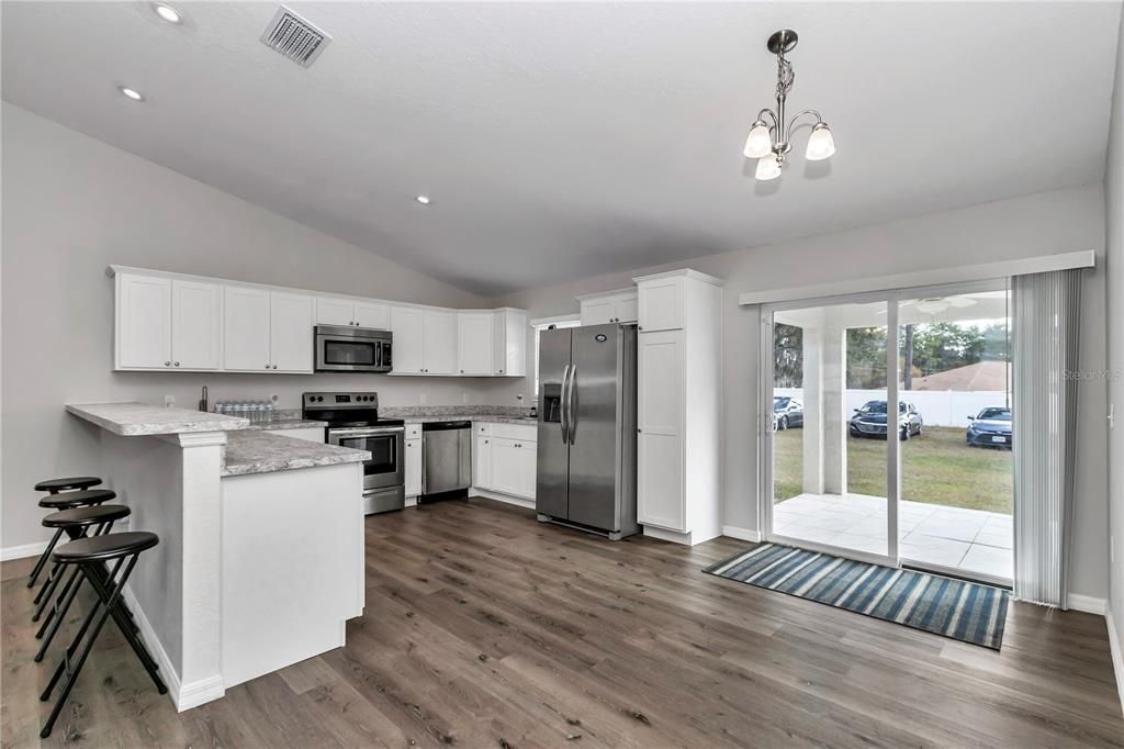 На продажу: $290,000 (3 спален, 2 ванн, 1352 Квадратных фут)