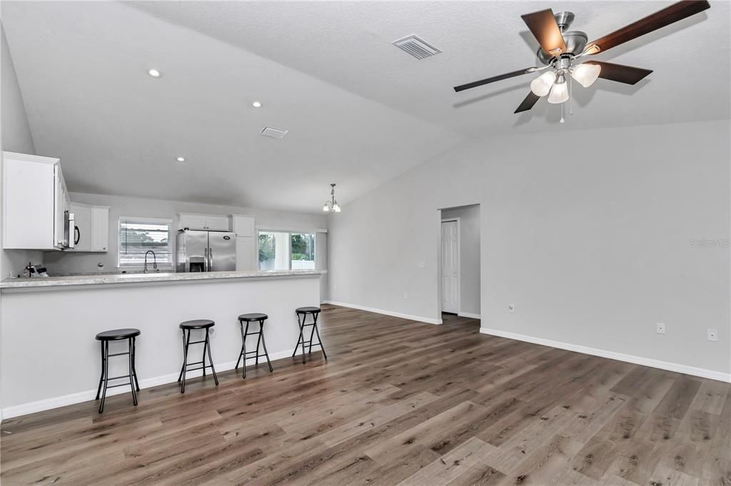 На продажу: $290,000 (3 спален, 2 ванн, 1352 Квадратных фут)