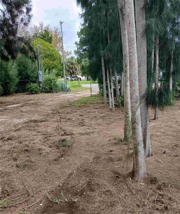 На продажу: $94,900 (0.13 acres)