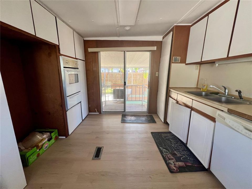 На продажу: $169,900 (3 спален, 2 ванн, 979 Квадратных фут)