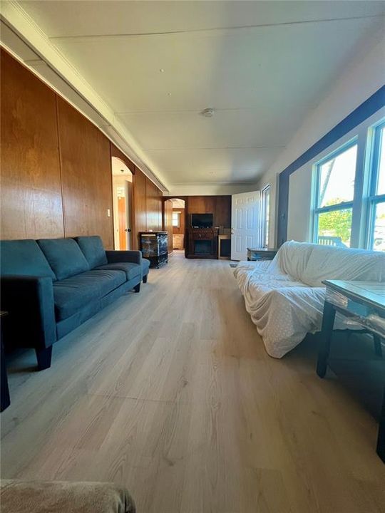 На продажу: $169,900 (3 спален, 2 ванн, 979 Квадратных фут)