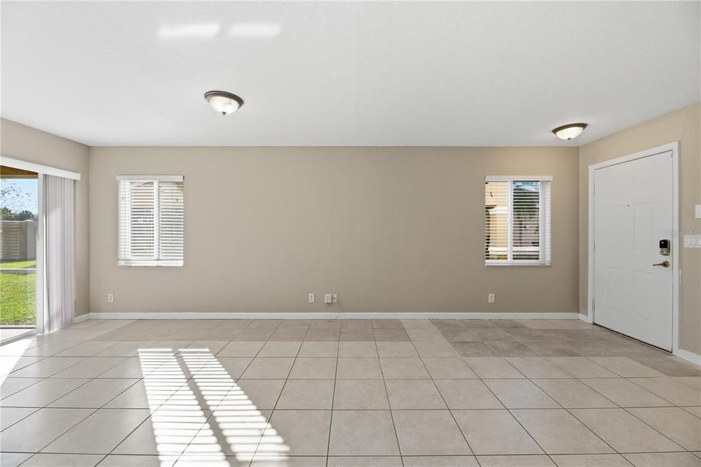 На продажу: $379,900 (3 спален, 2 ванн, 1627 Квадратных фут)