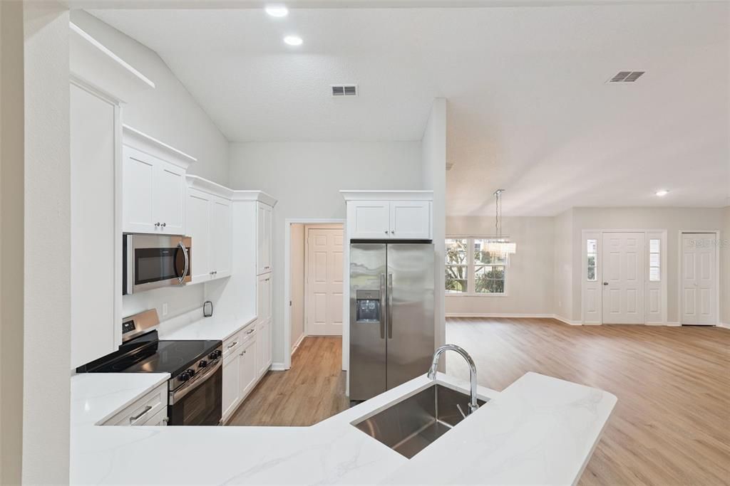 For Sale: $279,900 (3 beds, 2 baths, 1748 Square Feet)