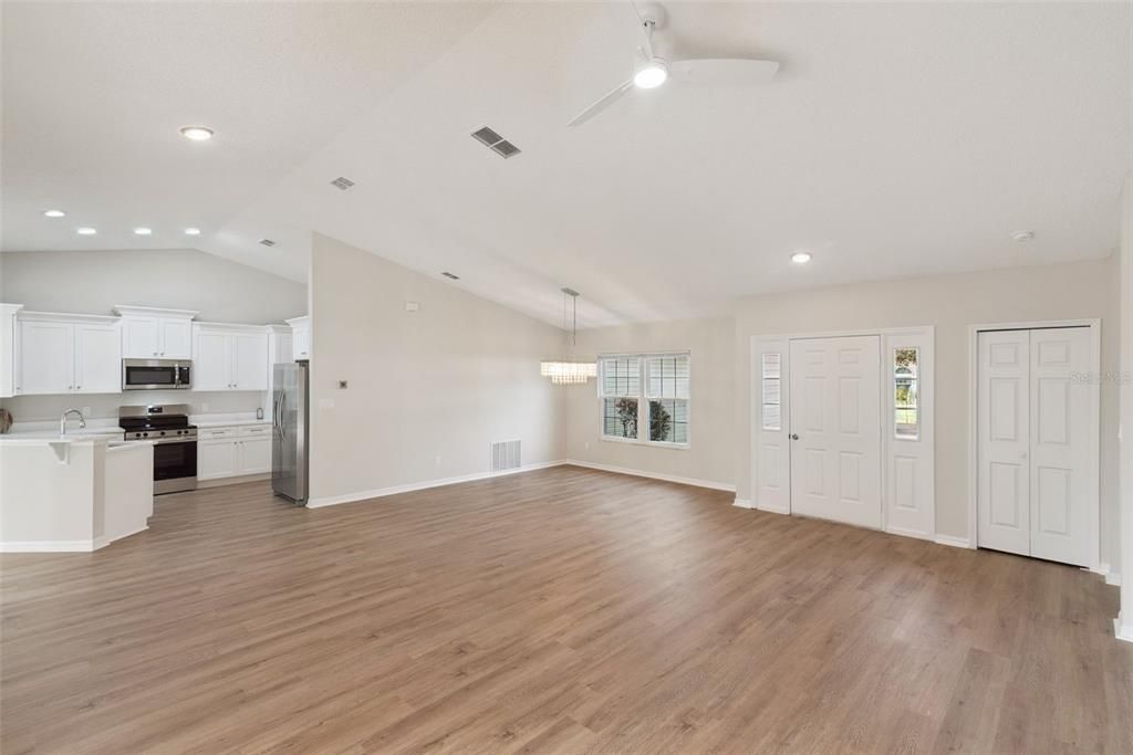 For Sale: $279,900 (3 beds, 2 baths, 1748 Square Feet)