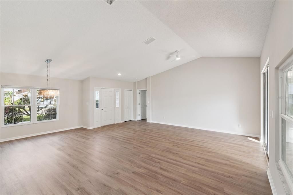 For Sale: $279,900 (3 beds, 2 baths, 1748 Square Feet)