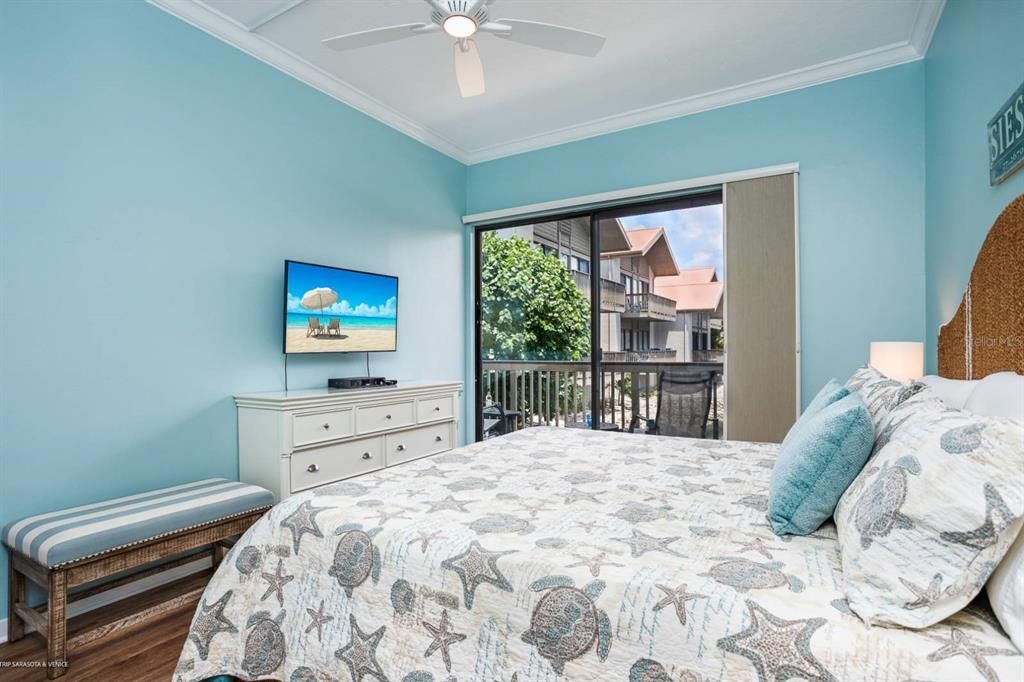 For Sale: $809,000 (2 beds, 2 baths, 1352 Square Feet)