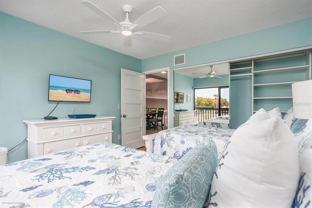 For Sale: $809,000 (2 beds, 2 baths, 1352 Square Feet)