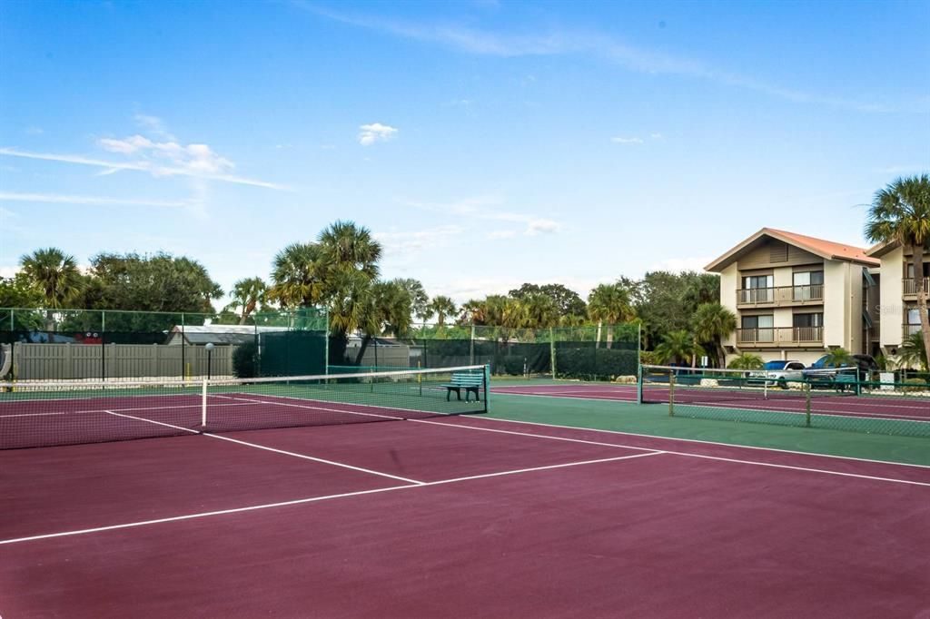 For Sale: $809,000 (2 beds, 2 baths, 1352 Square Feet)