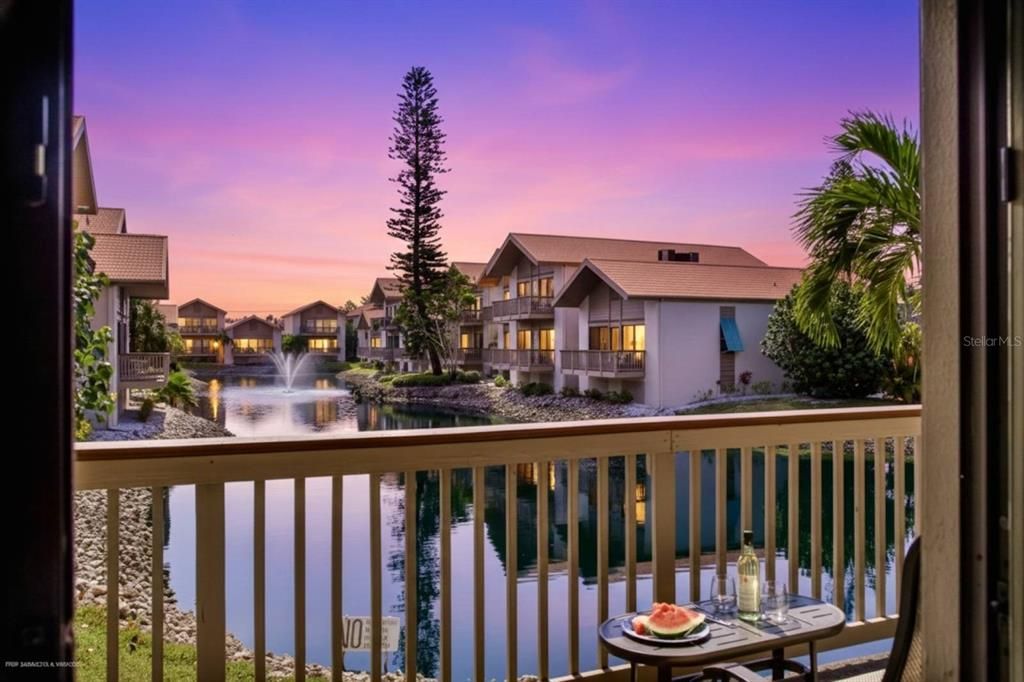 For Sale: $809,000 (2 beds, 2 baths, 1352 Square Feet)